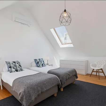 Fantastic Duplex In Private At Graca شقة *