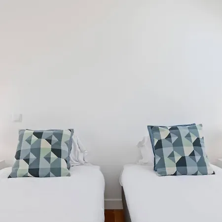 Fantastic Duplex In Private At Graca 리스본